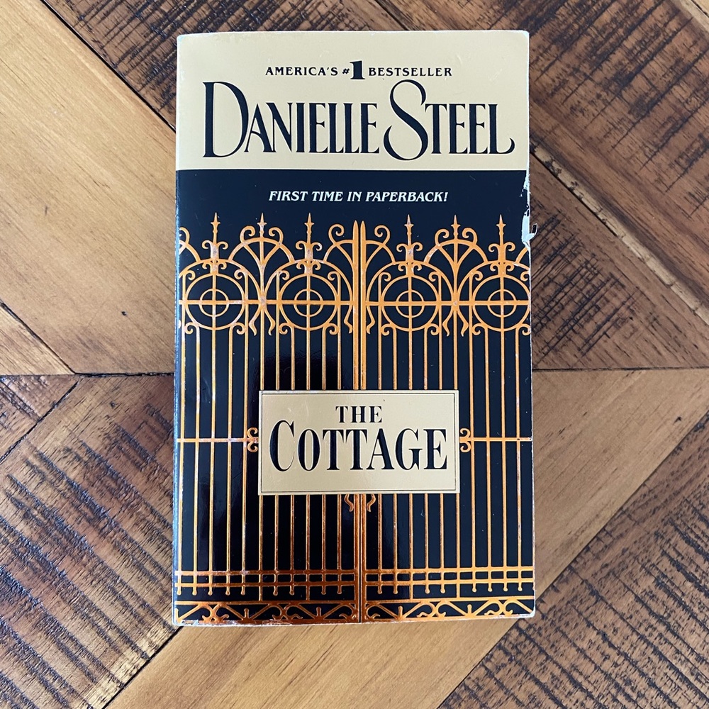 📚3/15$📚 The Cottage